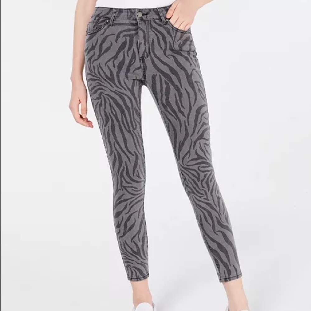 NWOT Tinseltown
Zebra-Print Skinny Jeans